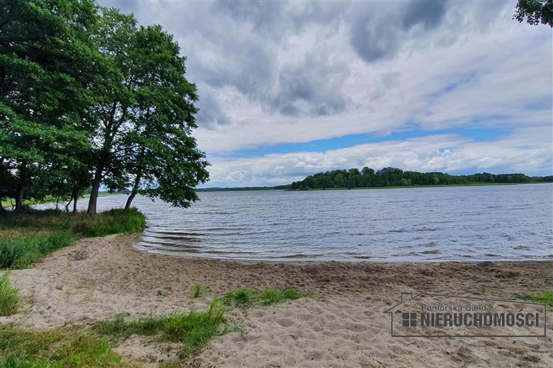 plaża ogólnodostępna w odległości ok. 400m od wspólnego dostępu