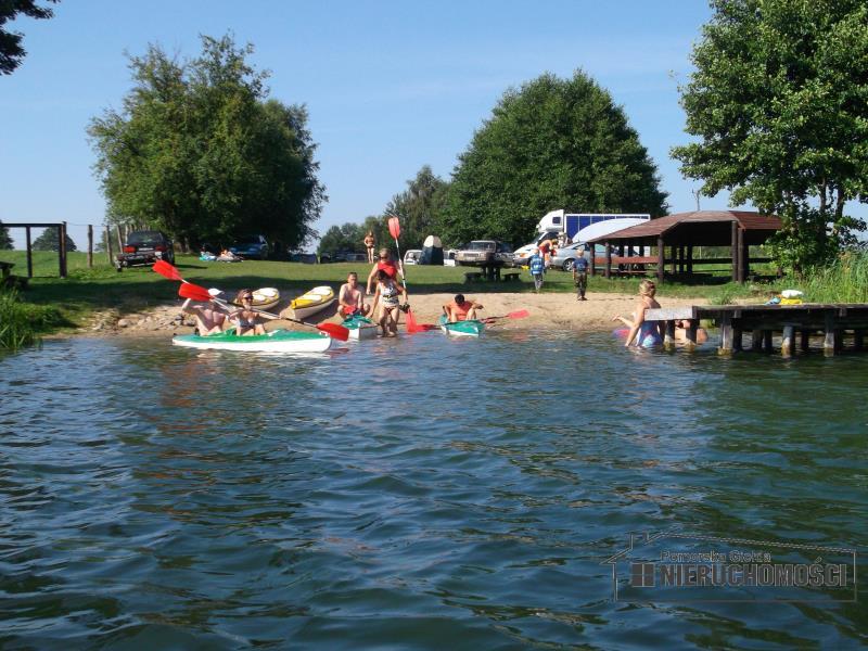 plaża gminna nad jez. Komorze